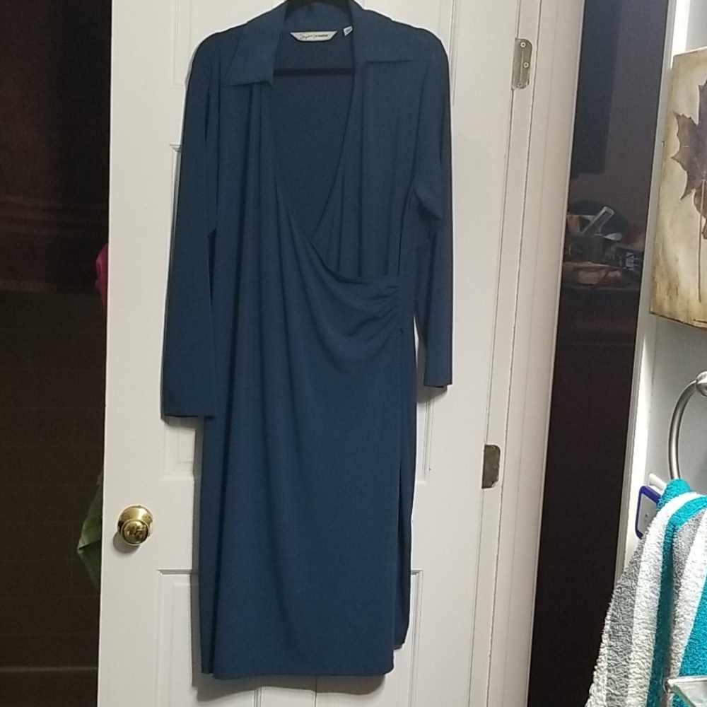 Dress - Picture 2 of 6